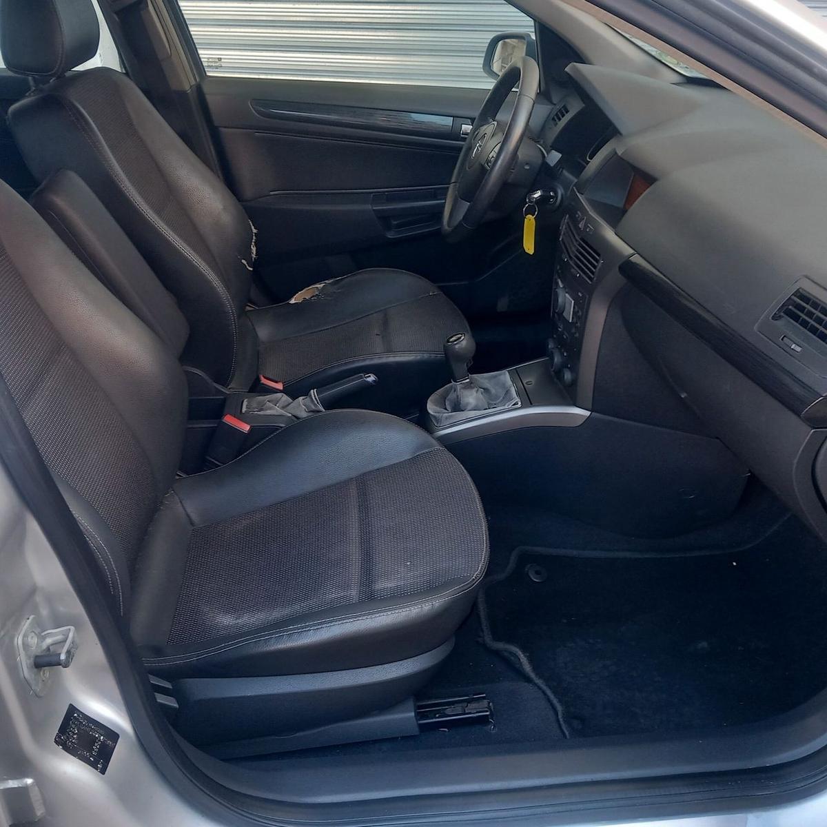 Opel Astra 2005 — photo 9