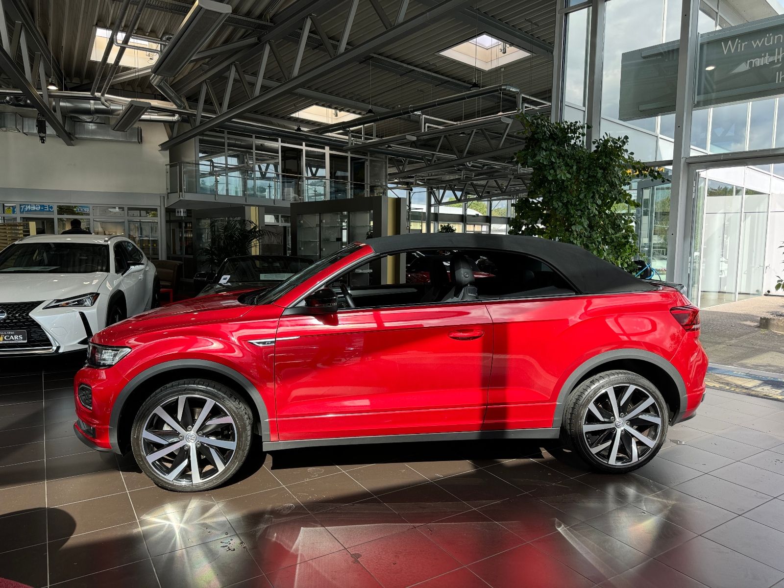 Fahrzeugabbildung Volkswagen T-Roc Cabriolet R-Line AHK BEATS NAV SHZ RFK 19"