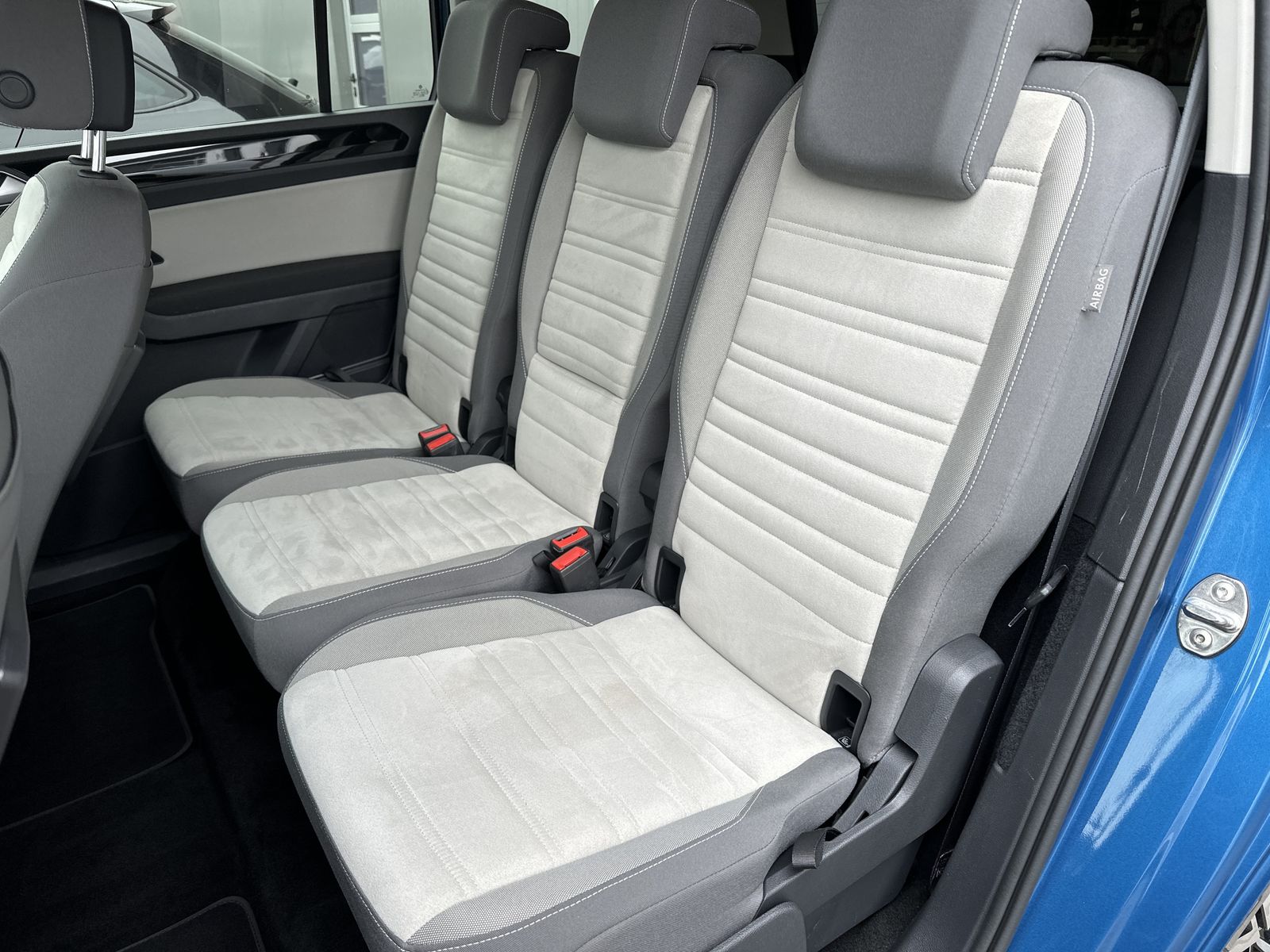 Fahrzeugabbildung Volkswagen Touran 2.0 TDI DSG Highline NAV+LED+ACC+17ZO+1HD