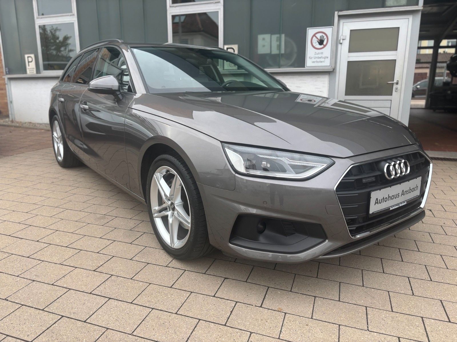 Fahrzeugabbildung Audi A4 Avant 40 TFSI quattro basis