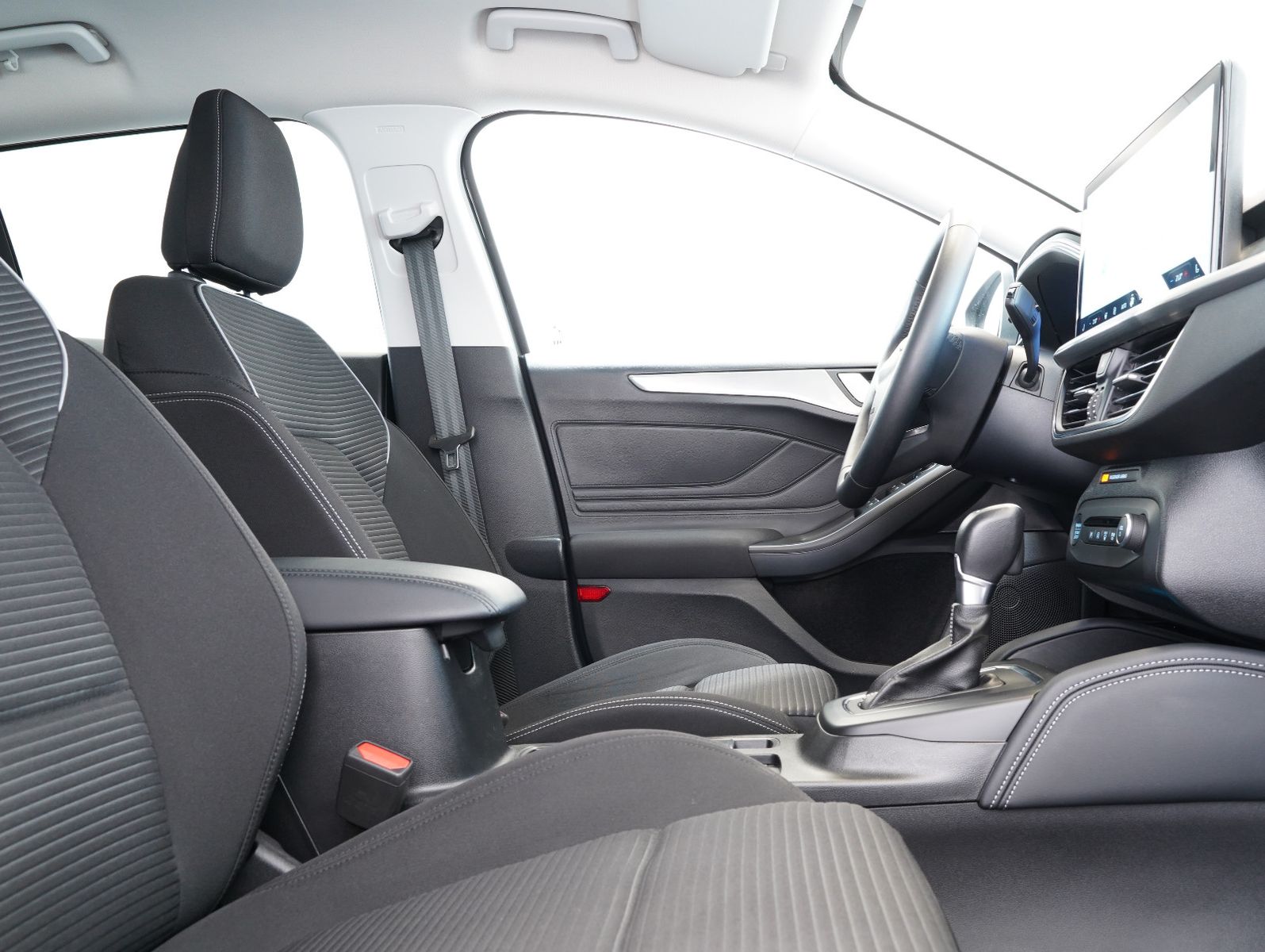 Fahrzeugabbildung Ford Focus Turnier 1.0 EcoBoost Titanium X