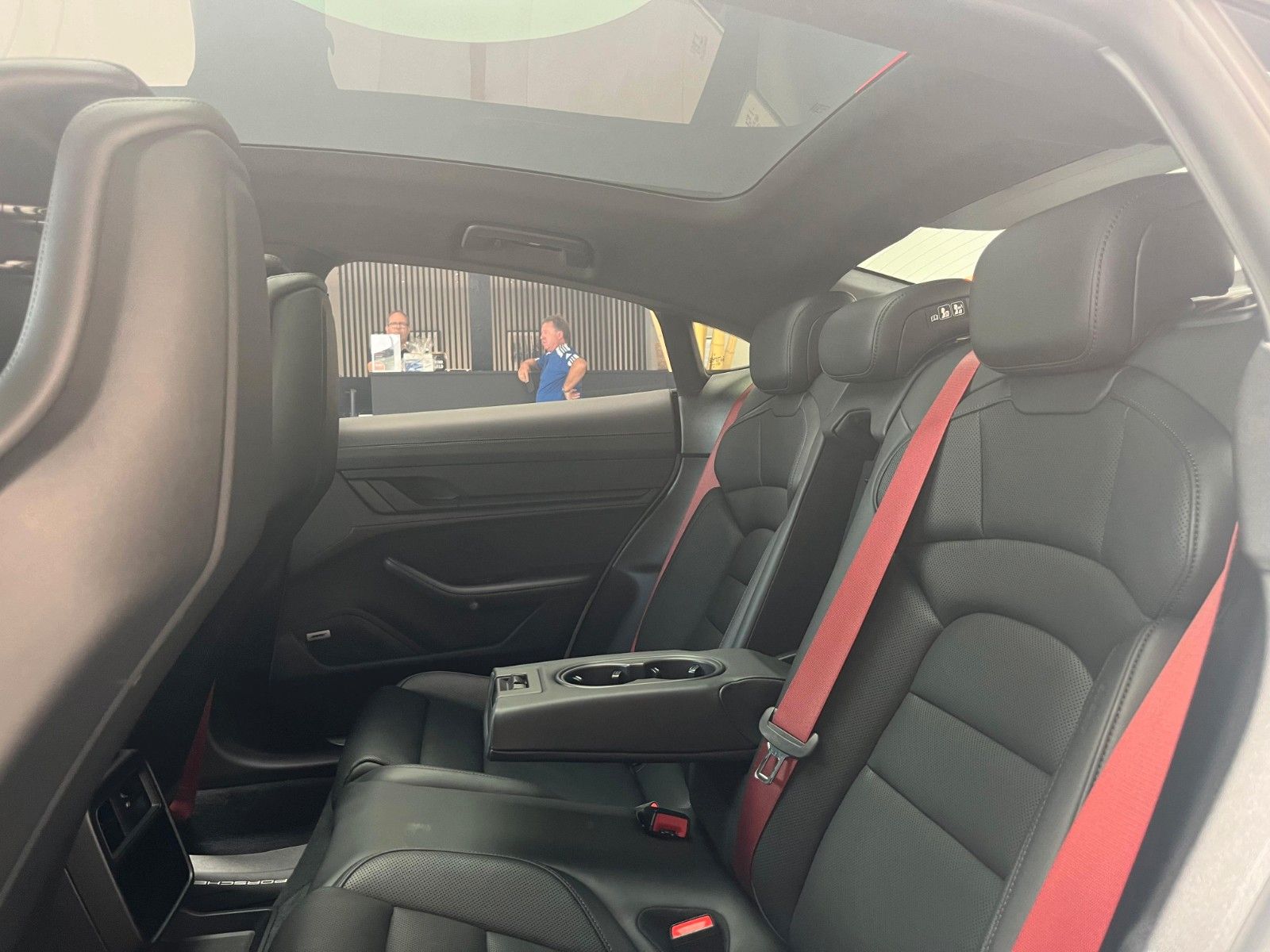 Fahrzeugabbildung Porsche Taycan 4S Plus*Chrono*Apprvd.*Pano*360°*HUD*Bose
