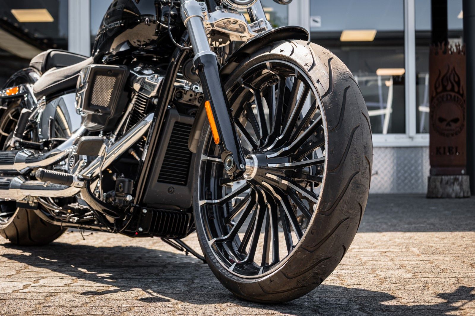 Fahrzeugabbildung Harley-Davidson BREAKOUT FXBR 117 ci - Jekill & Hyde