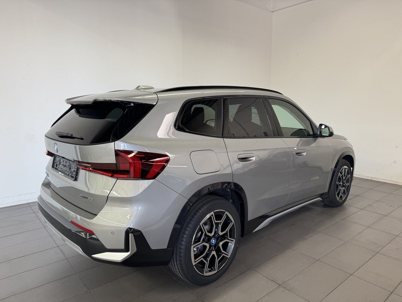 BMW IX1 EDRIVE20 11270.- € gespart imagem 3