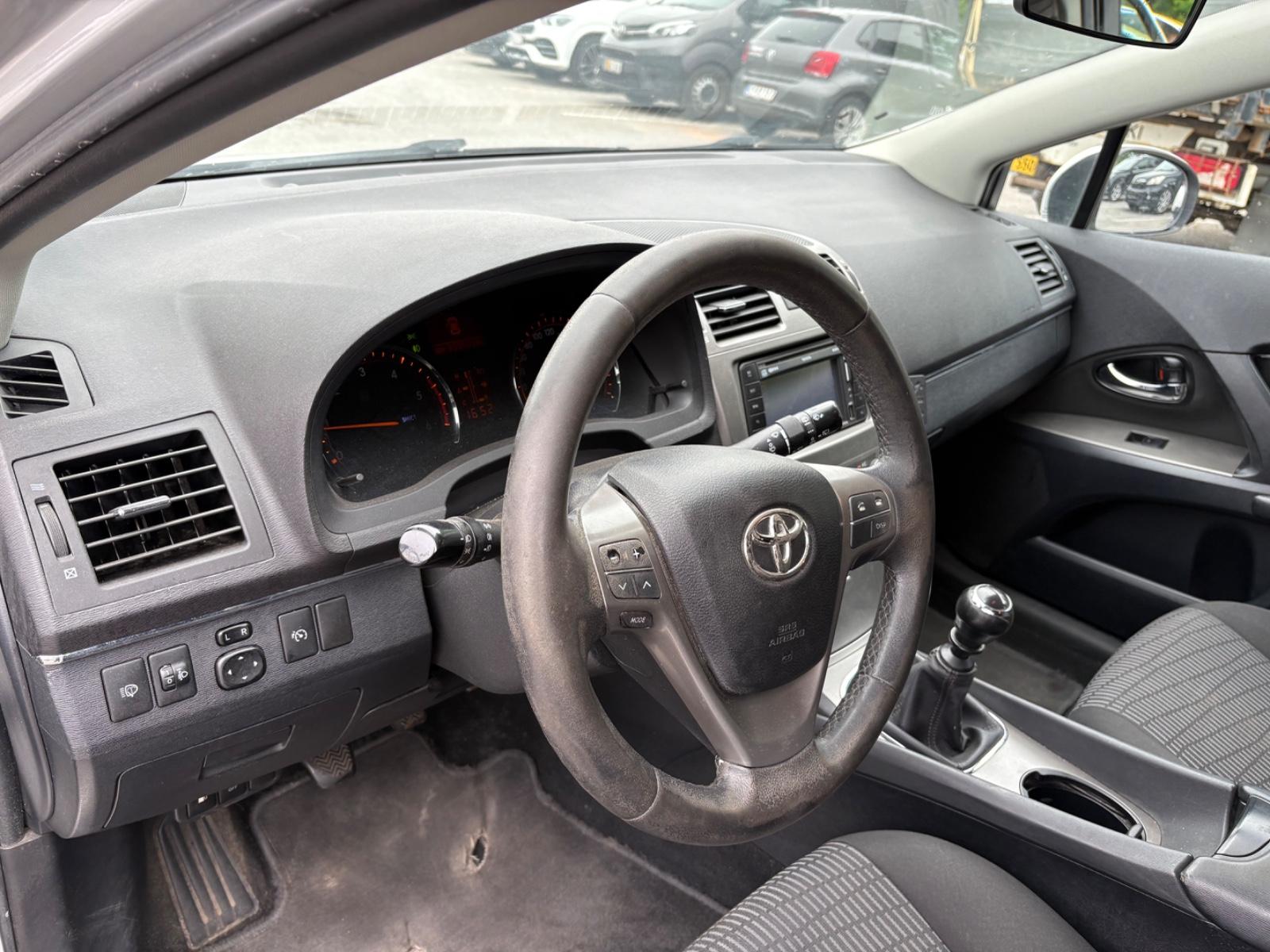 Toyota Avensis 2011 — photo 7