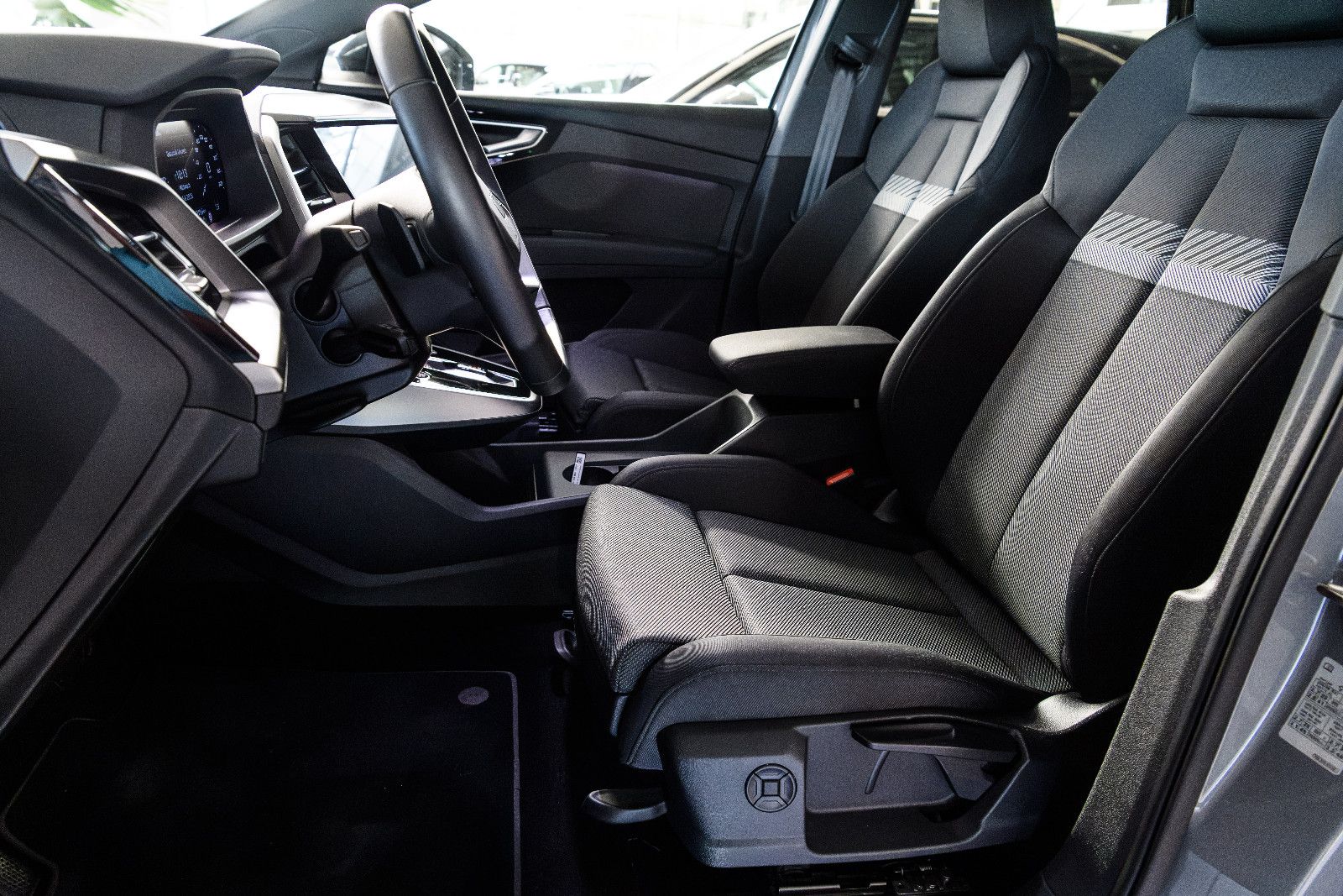 Fahrzeugabbildung Audi Q4 e-tron 45 quattro S-Line MATRIX/RFK/NAVI/
