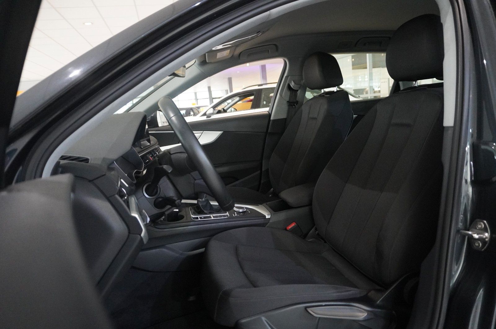 Fahrzeugabbildung Audi A4 Avant 2.0 TFSI ULTRA SPORT NAVI/LED/SHZ/PDC