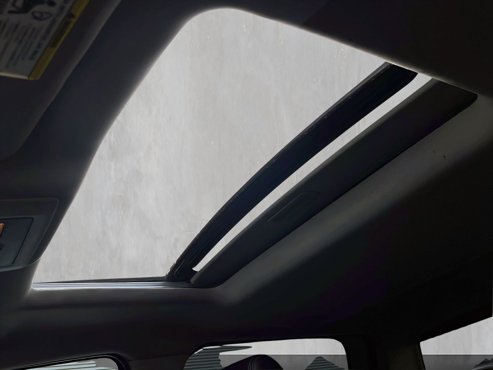 Fahrzeugabbildung Dodge RAM 1500 LPG 103L CREW CAB 1.HAND RF KAM AHK GSD