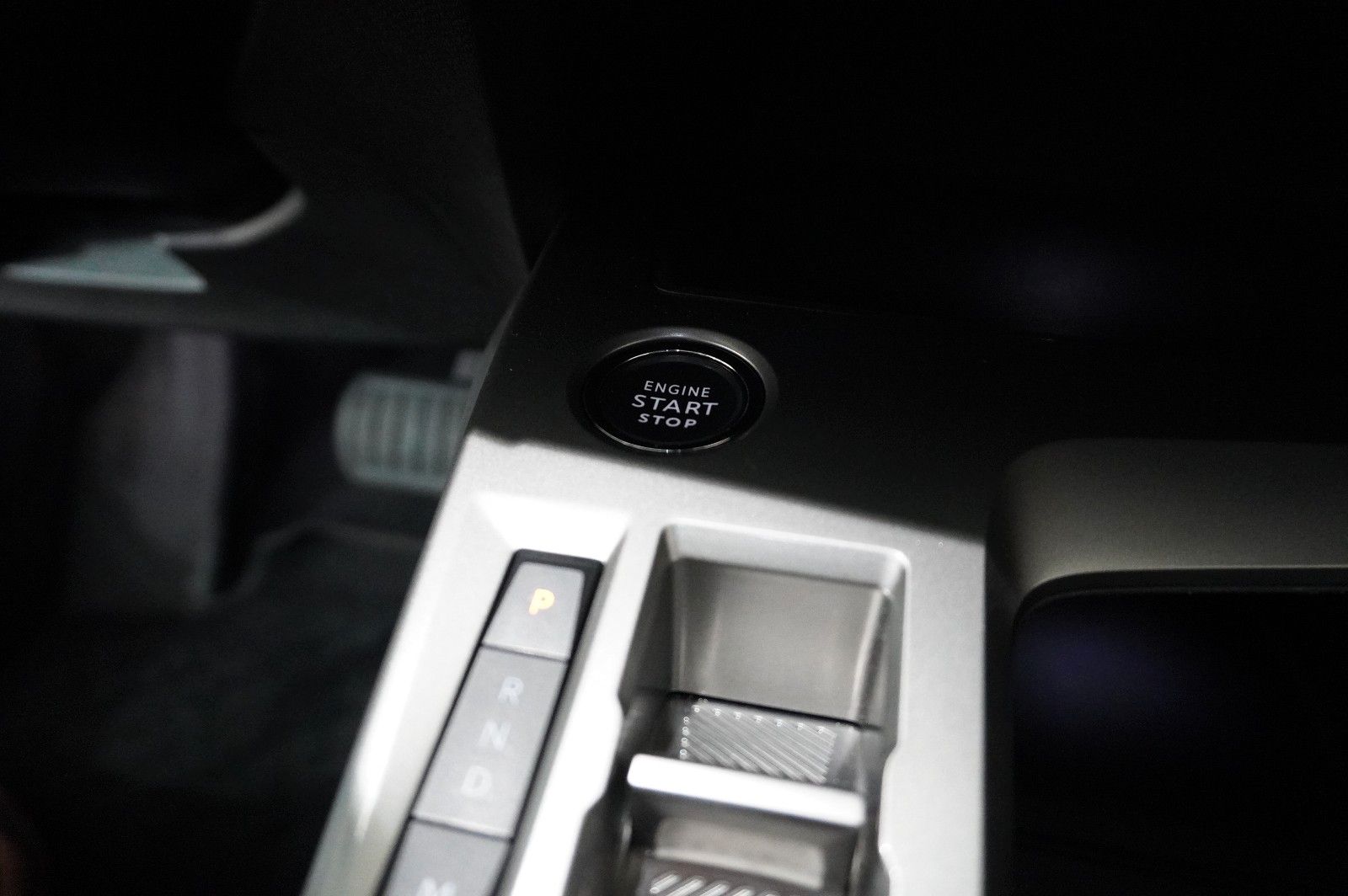 Fahrzeugabbildung Peugeot 308 SW 1.2 HYBRID ALLURE DSC NAVI/LED/KAMERA/DAB