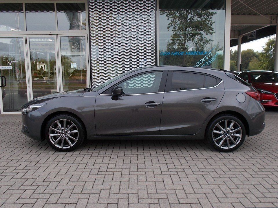 Fahrzeugabbildung Mazda 3 Signature+ G-120 AT NAVI RFK SHZ HUD LogIn Blu