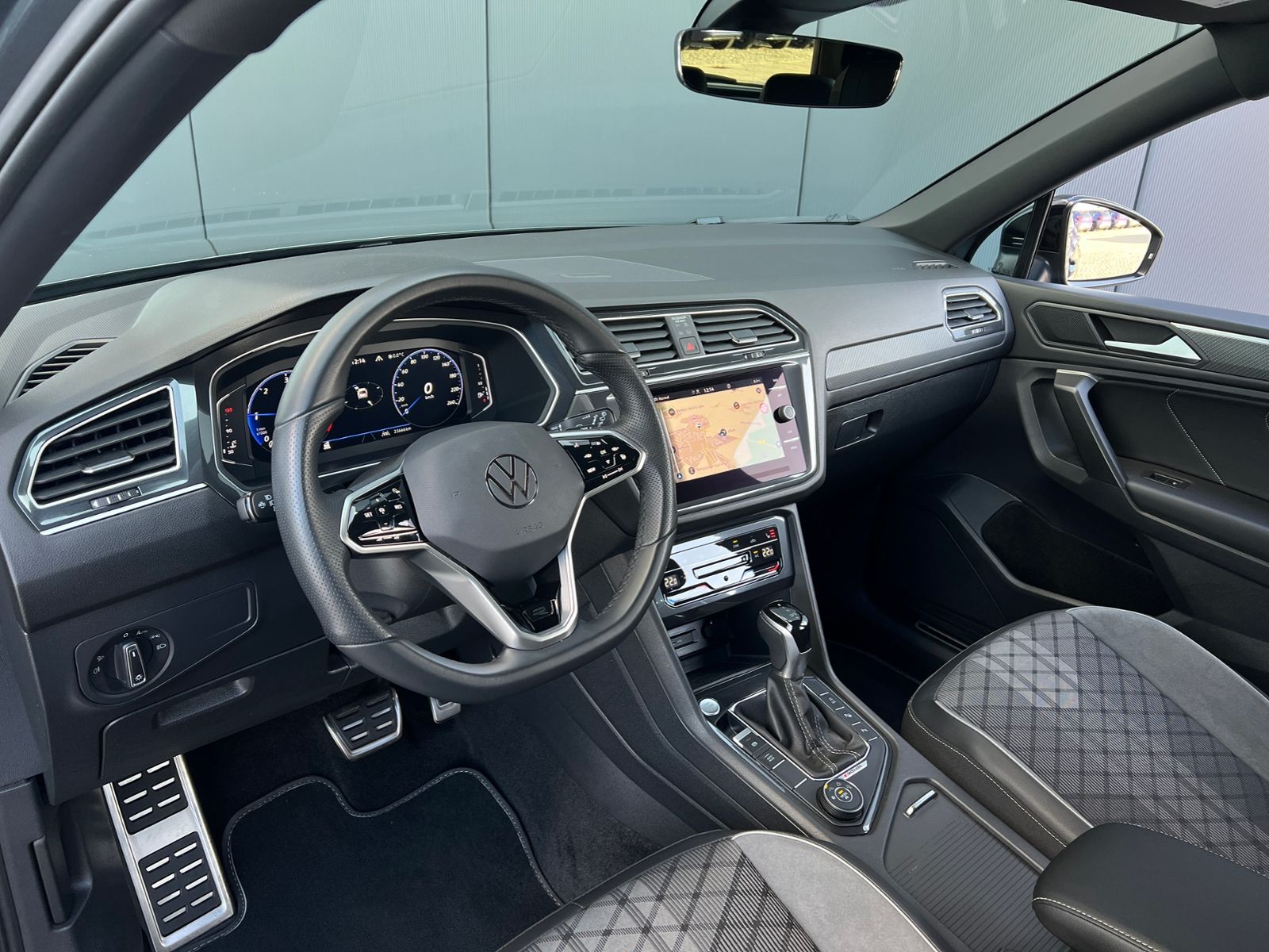 Fahrzeugabbildung Volkswagen Tiguan Allspace R-Line 2.0 TDI DSG 4MOTION *AHK,