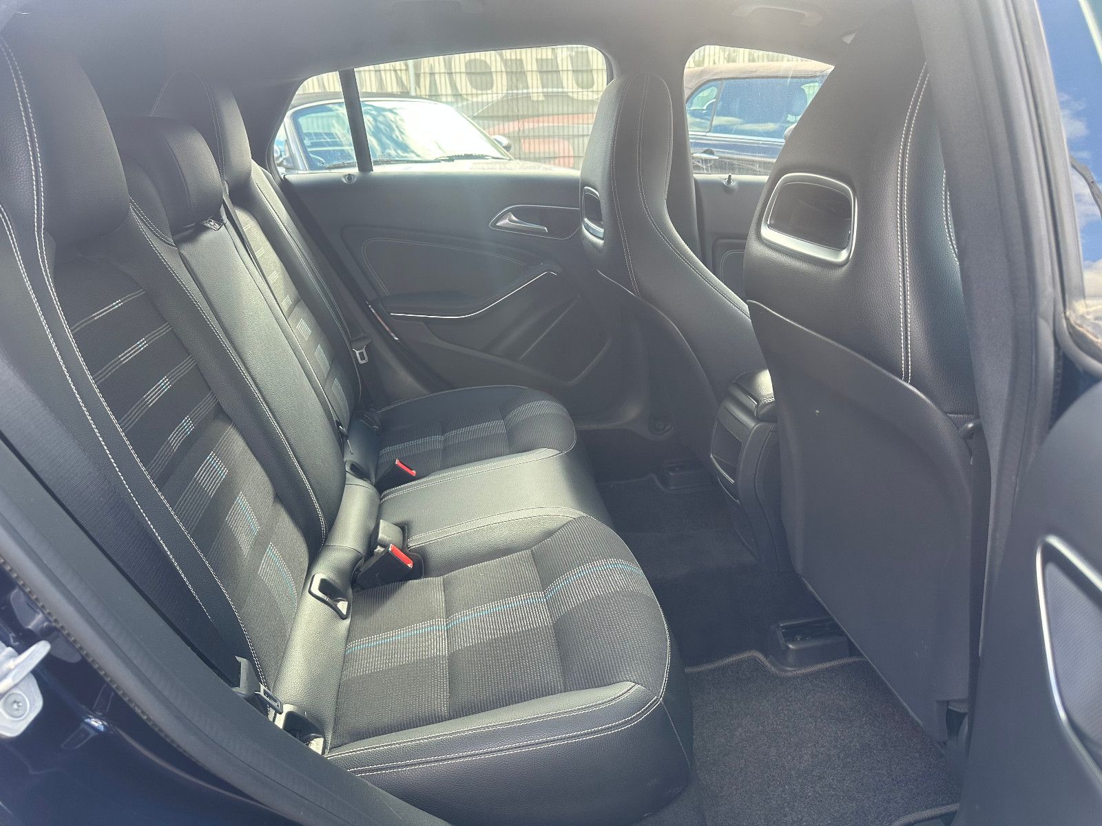 Fahrzeugabbildung Mercedes-Benz CLA 200 d SHOOTING BRAKE*18`LM+SPORT+LED*