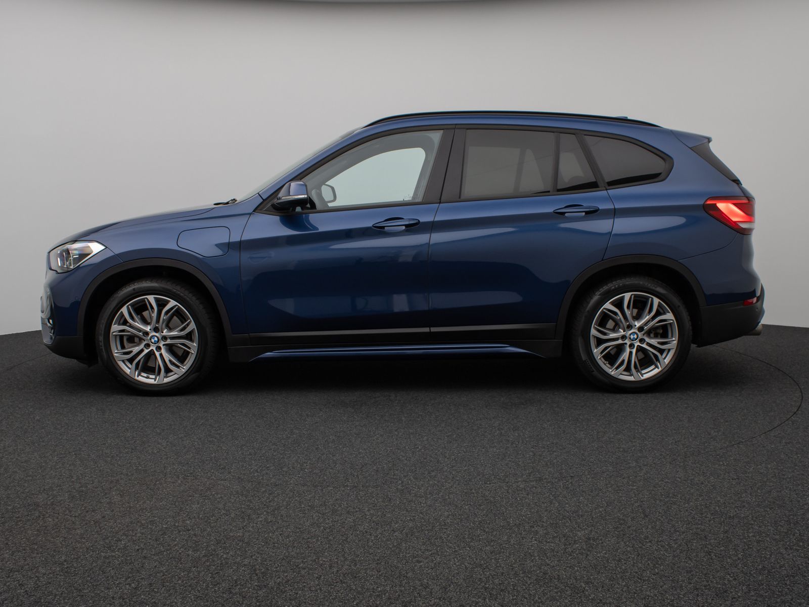 Fahrzeugabbildung BMW X1 xD25e Sport Line Parkassist DAB HiFi Komfort