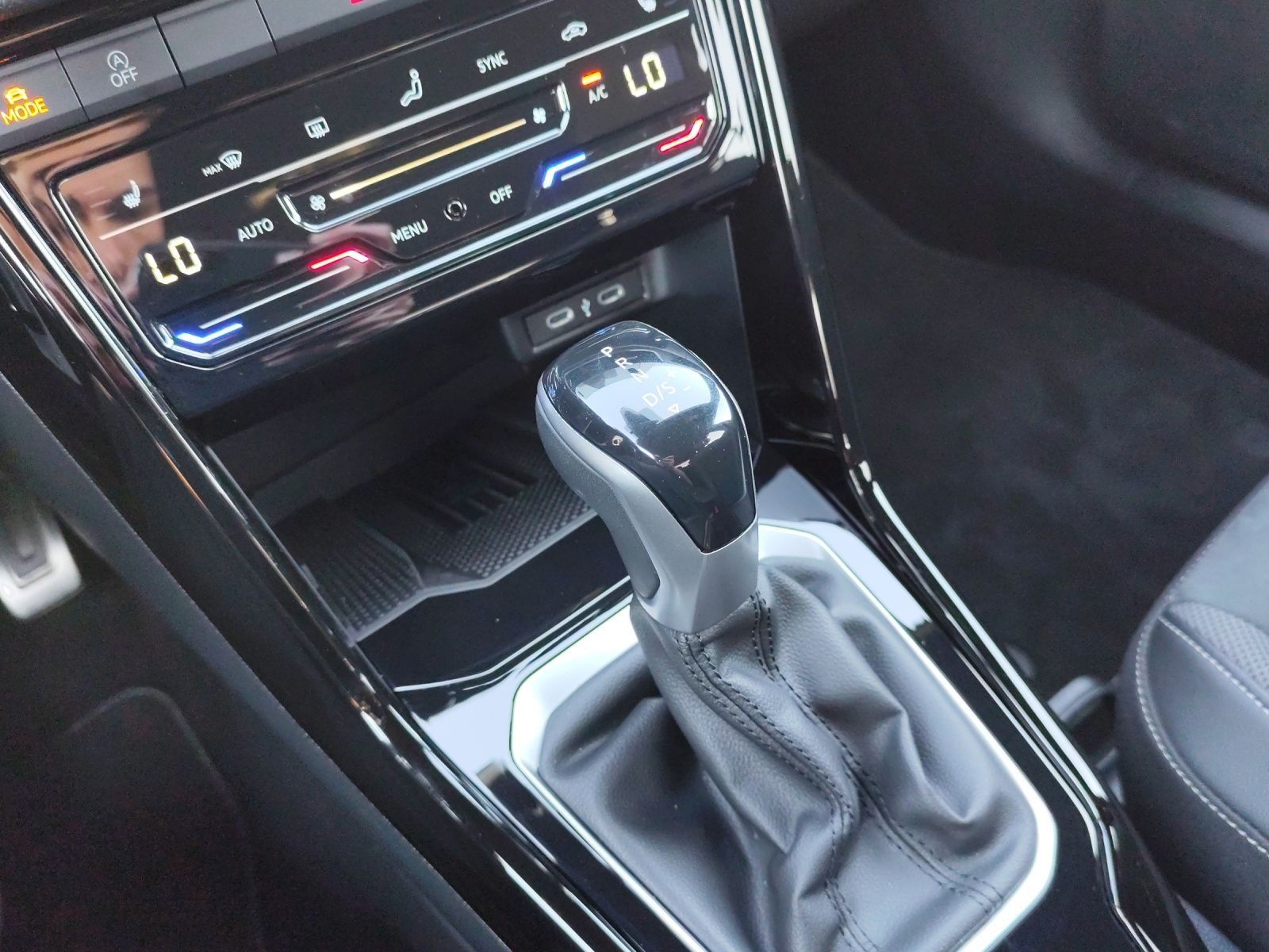 Volkswagen T-Roc - Bild 15