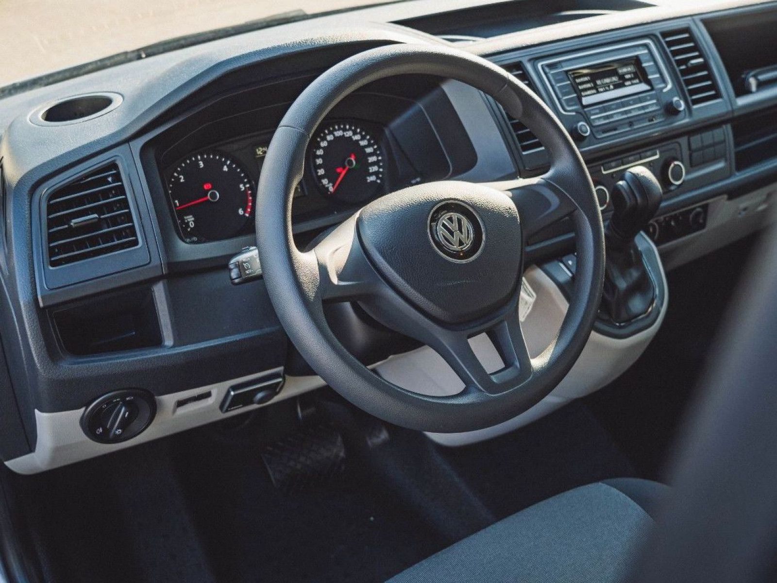 Fahrzeugabbildung Volkswagen T6 Kombi T6 2.0l DSG*9-Sitzer*Standheizung*PDC*A