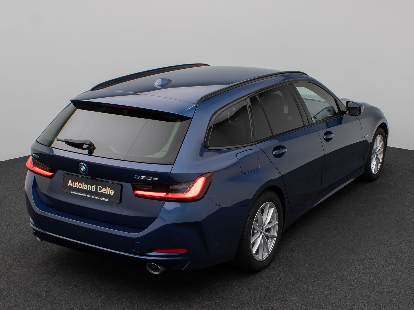 Fahrzeugabbildung BMW 330e xD Kamera HUD DAB Alarm Komfort LED Sport