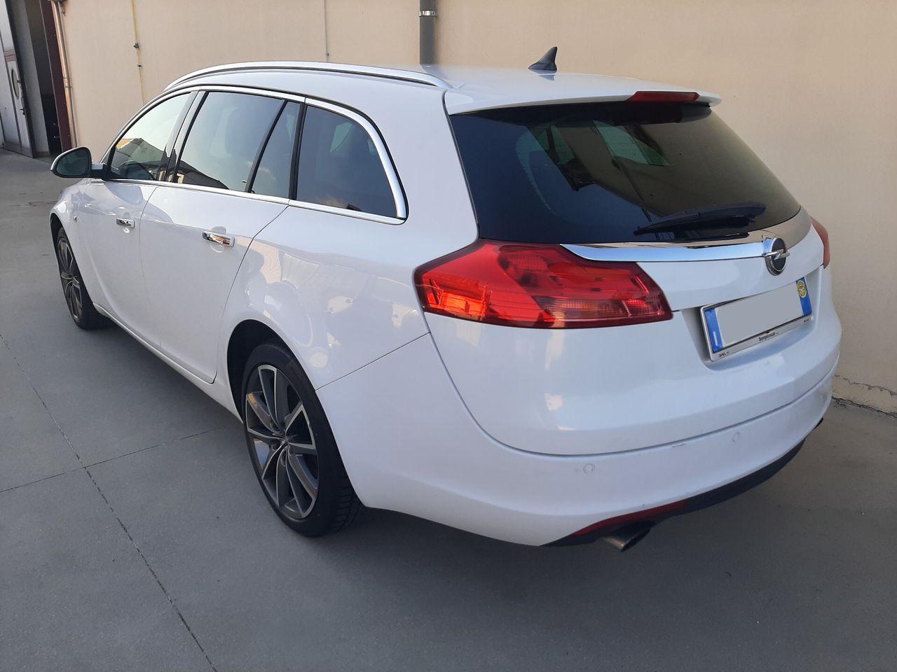 Opel Insignia 2010 — interior