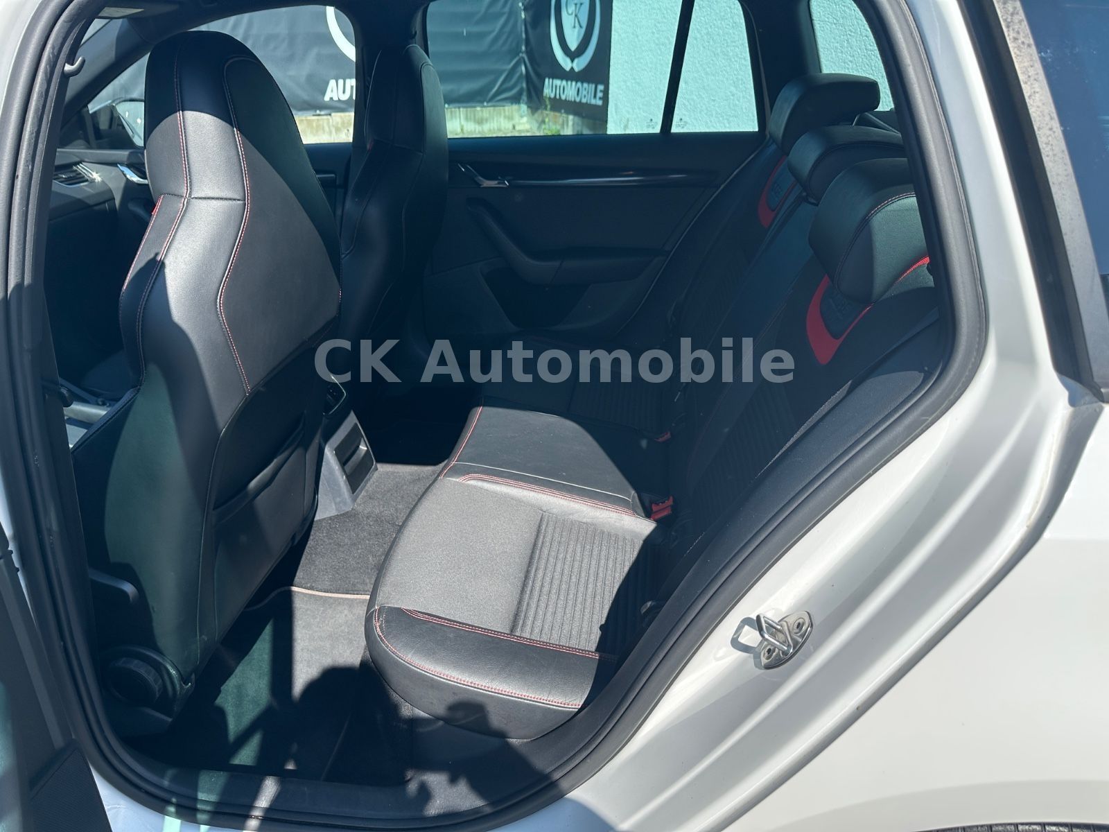 Fahrzeugabbildung SKODA Octavia Combi RS 2.0 TDI DSG/Navi/Bi-Xenon/PDC