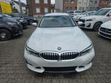 BMW 318 d Luxury Line Automatik Kamera LED Navi - BMW 318 Unfallwagen