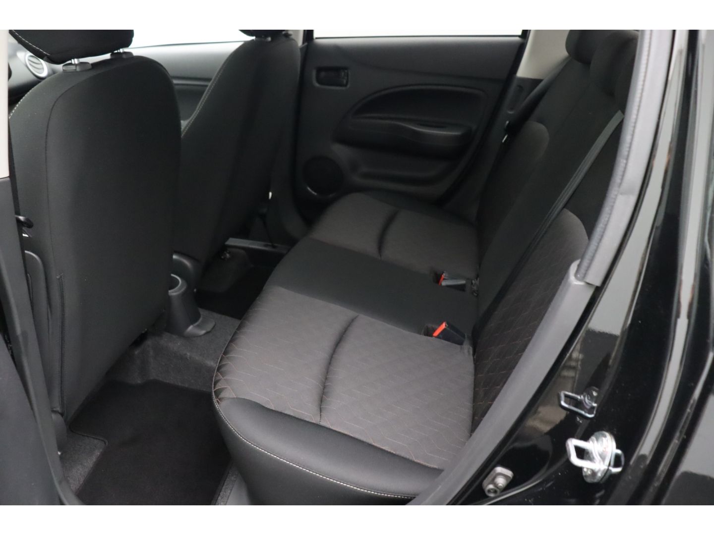Fahrzeugabbildung Mitsubishi Space Star Select+ 1,2 l MIVEC M T AS&G mit AHK