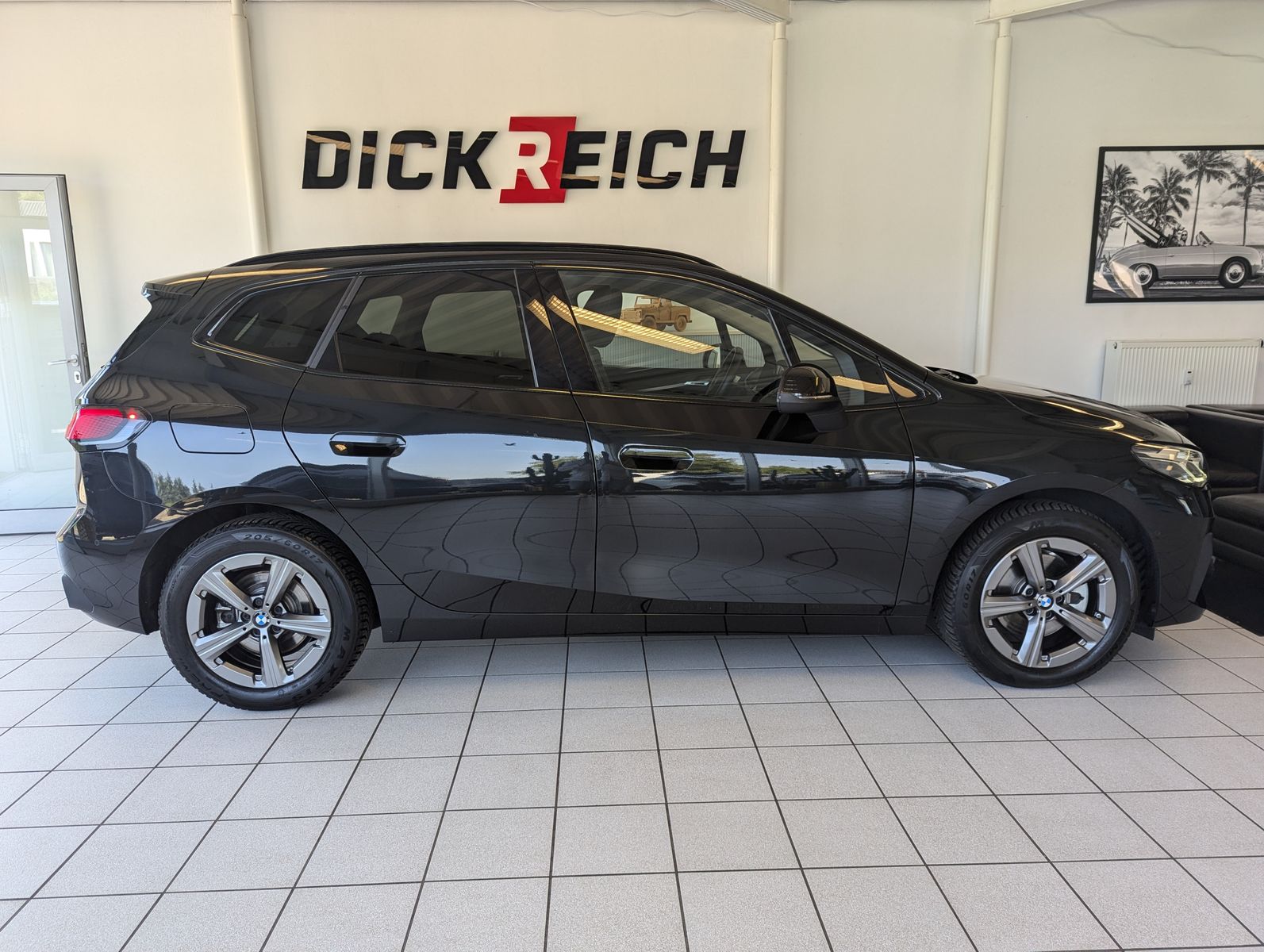 BMW 218 Active Tourer Aut AHK Pano Cam Premium-Paket - Image 8