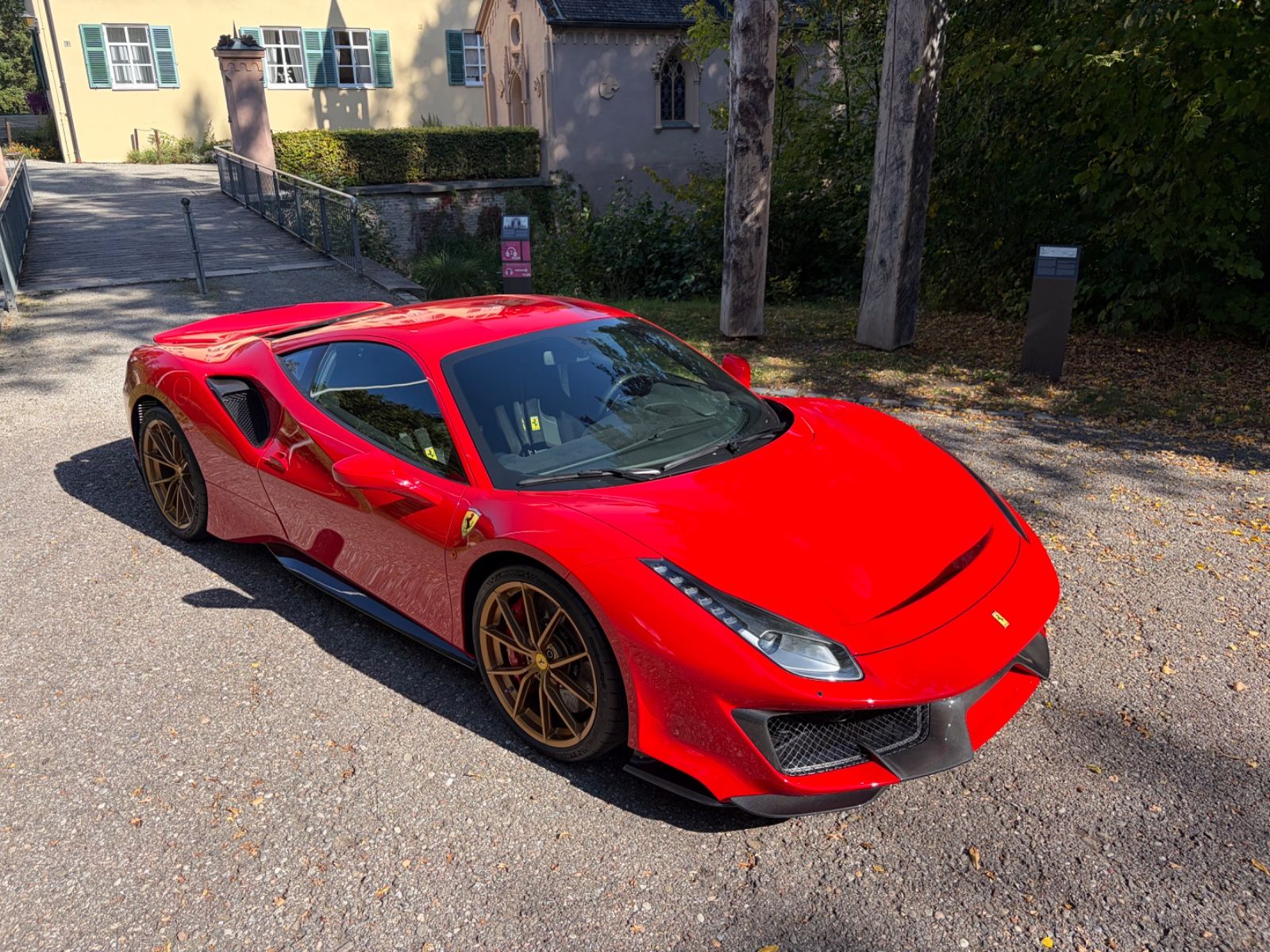 FERRARI 488 Pista 5
