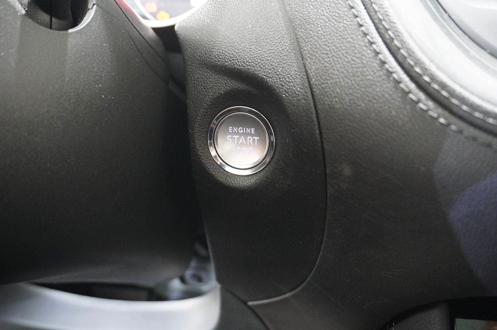 Fahrzeugabbildung Opel Grandland (X) 1.2T INNOV. NAVI/LED/KAMERA/PANO.