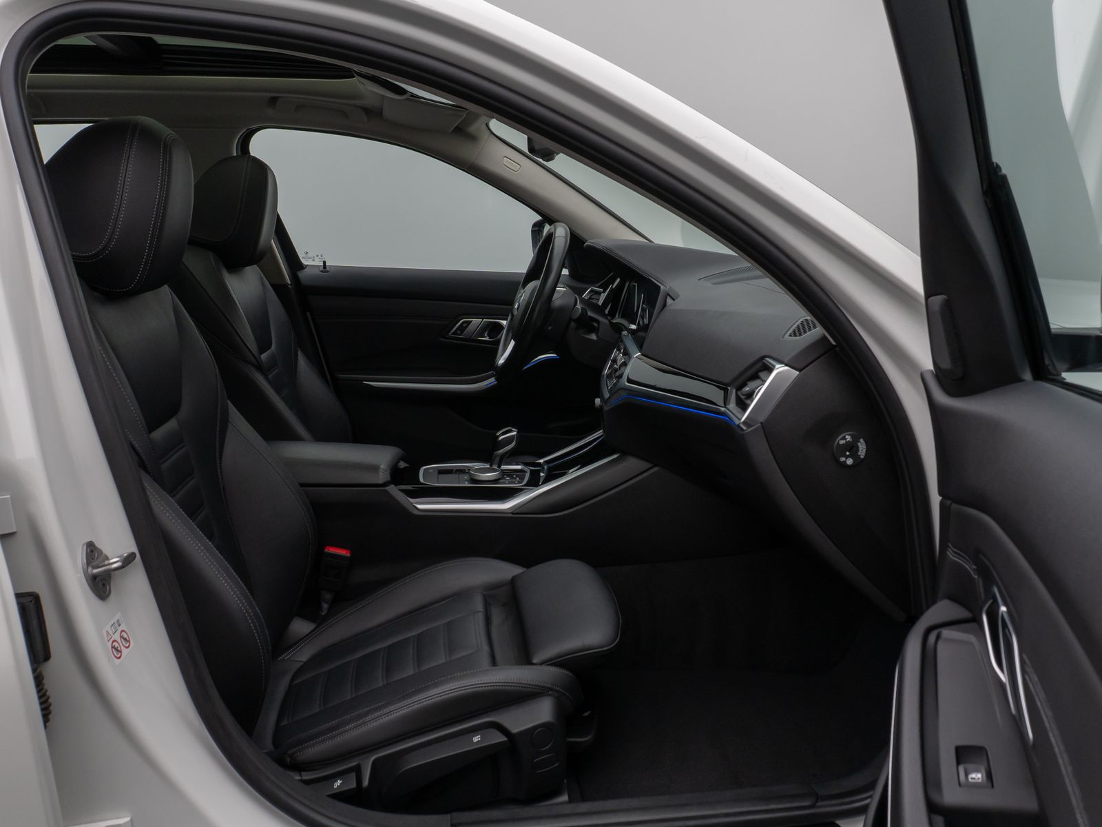 Fahrzeugabbildung BMW 320d  Luxury Line Panorama Kamera DAB AHK Alarm