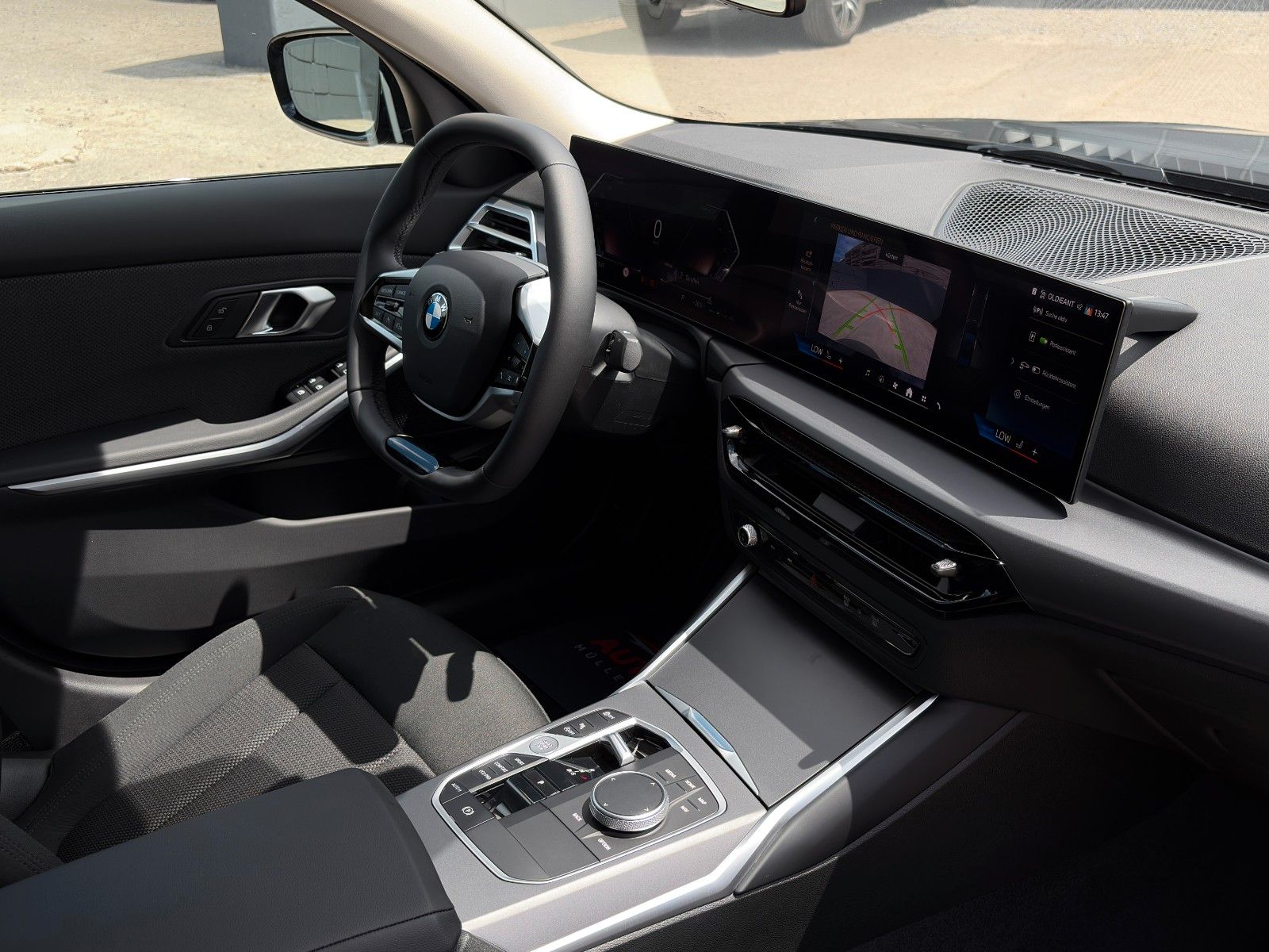 Fahrzeugabbildung BMW 318i Limo Cockpit+ Alarm Ambiente 3-ZKlima CAM