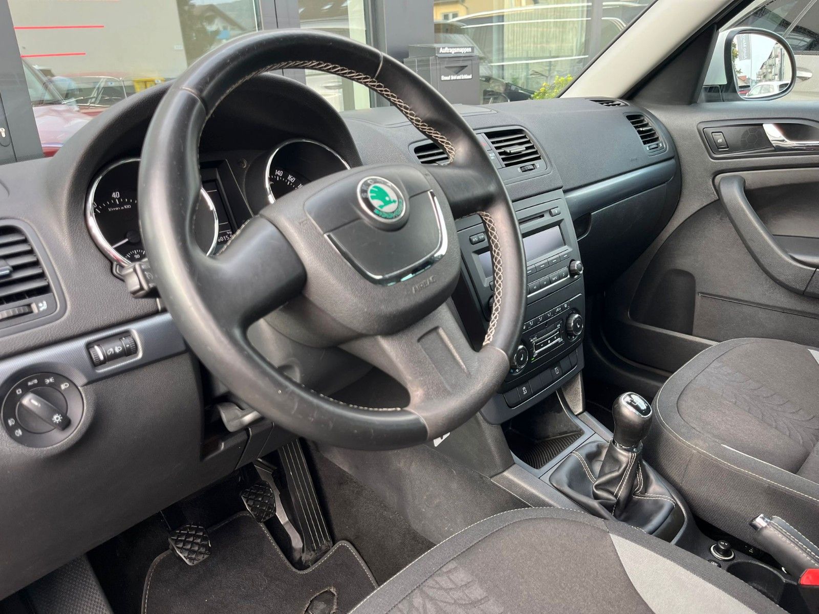 Fahrzeugabbildung SKODA Yeti 1.4TSI Adventure*1.Hand*Allwetter*