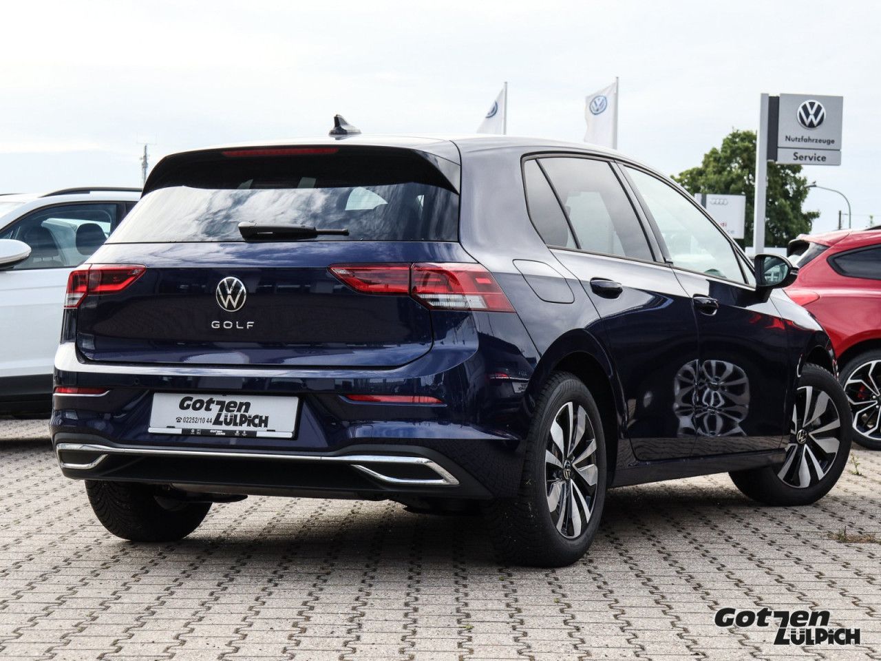 Fahrzeugabbildung Volkswagen Golf VIII Move 1.5 TSI Move Navi AHK Light LED