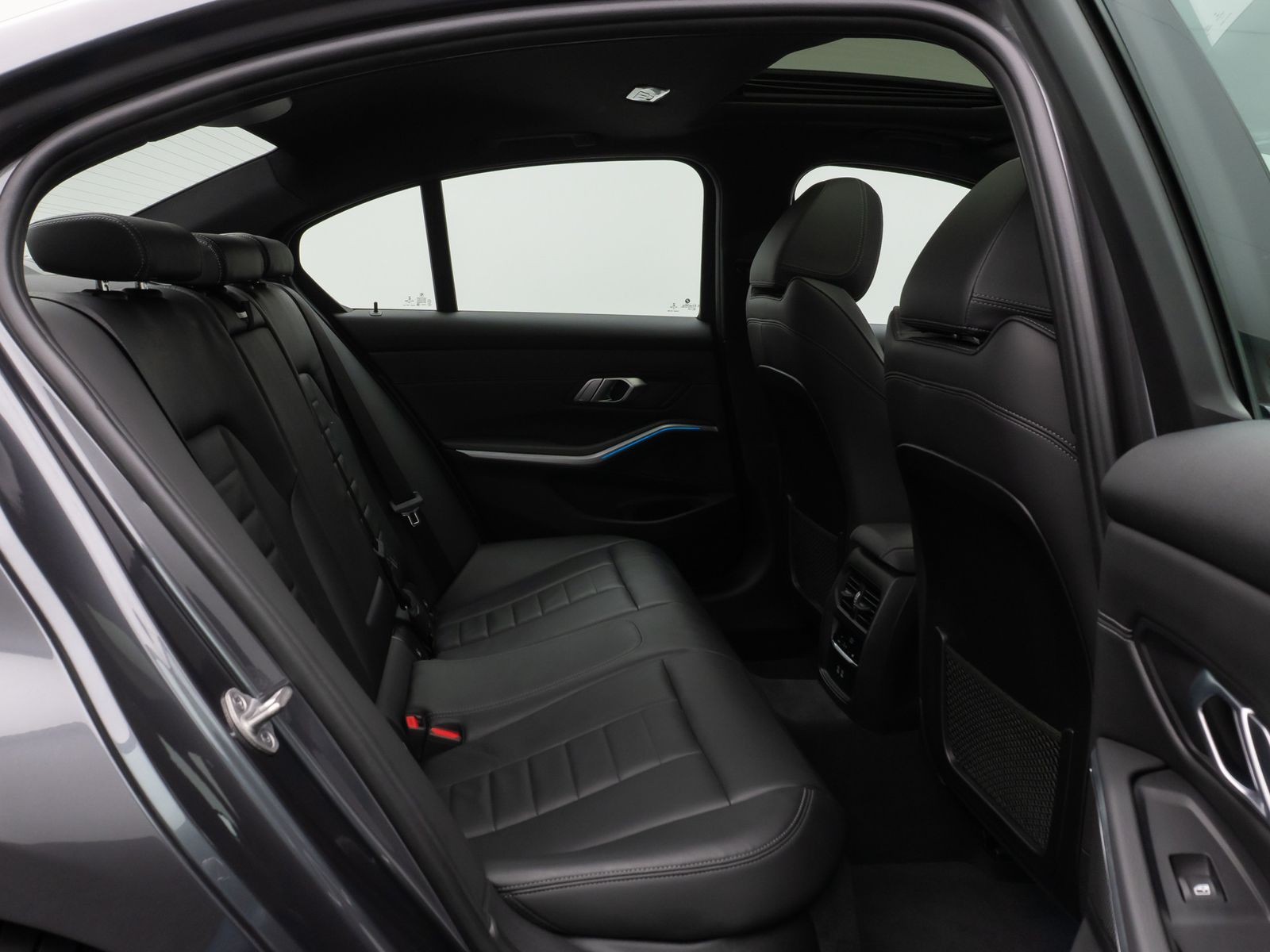 Fahrzeugabbildung BMW 330e xD M Sport Laser Glasdach PDC HUD DAB HiFi