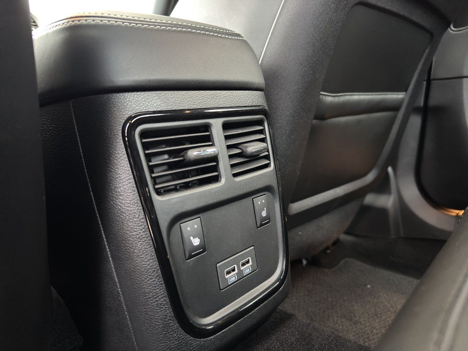 Fahrzeugabbildung Chrysler 300C Final Edition 6.4 Hemi V8/LED/PANO/LEDER