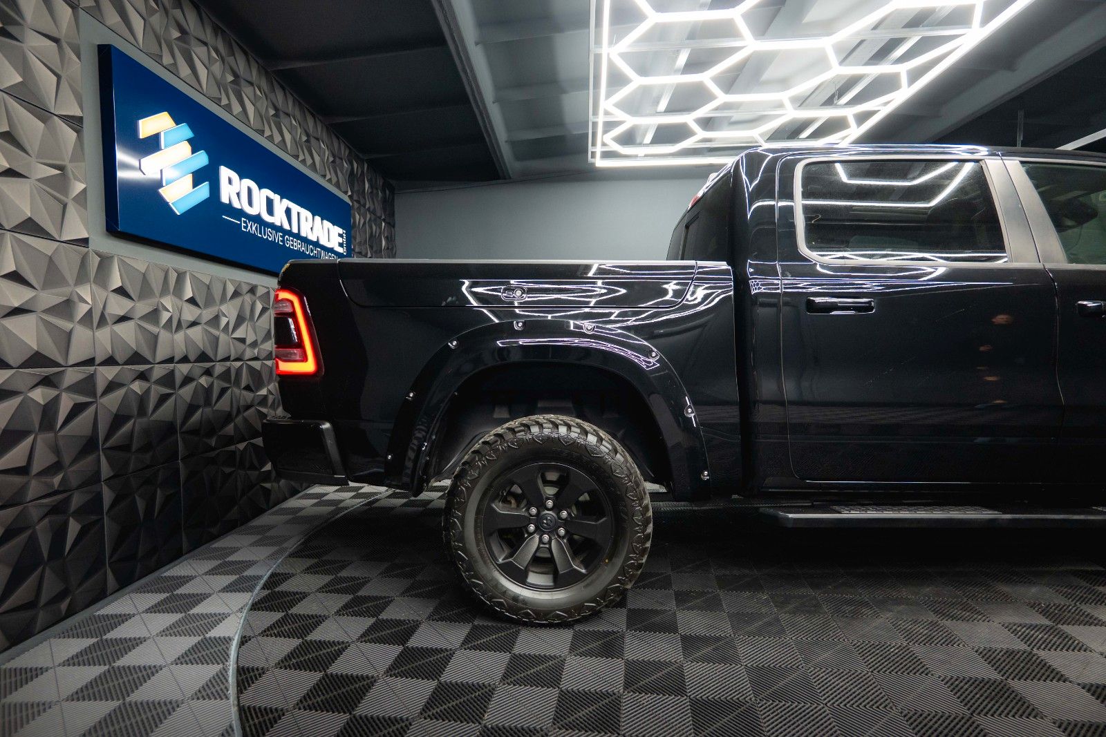Fahrzeugabbildung Dodge RAM 5.7 V8 HEMI 4x4 REBEL LIMITED RamBox ACC 19%