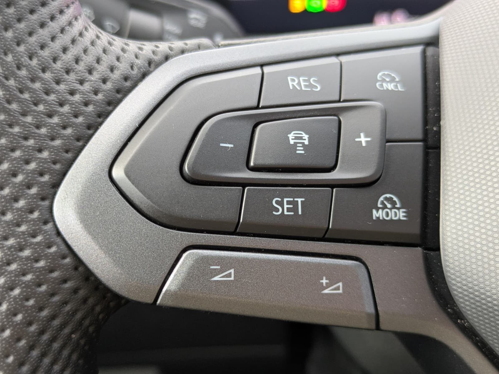 Fahrzeugabbildung Volkswagen Tayron 2.0 TDI 4M R-Line BLACK*7S*IQ*LEDER*PANO