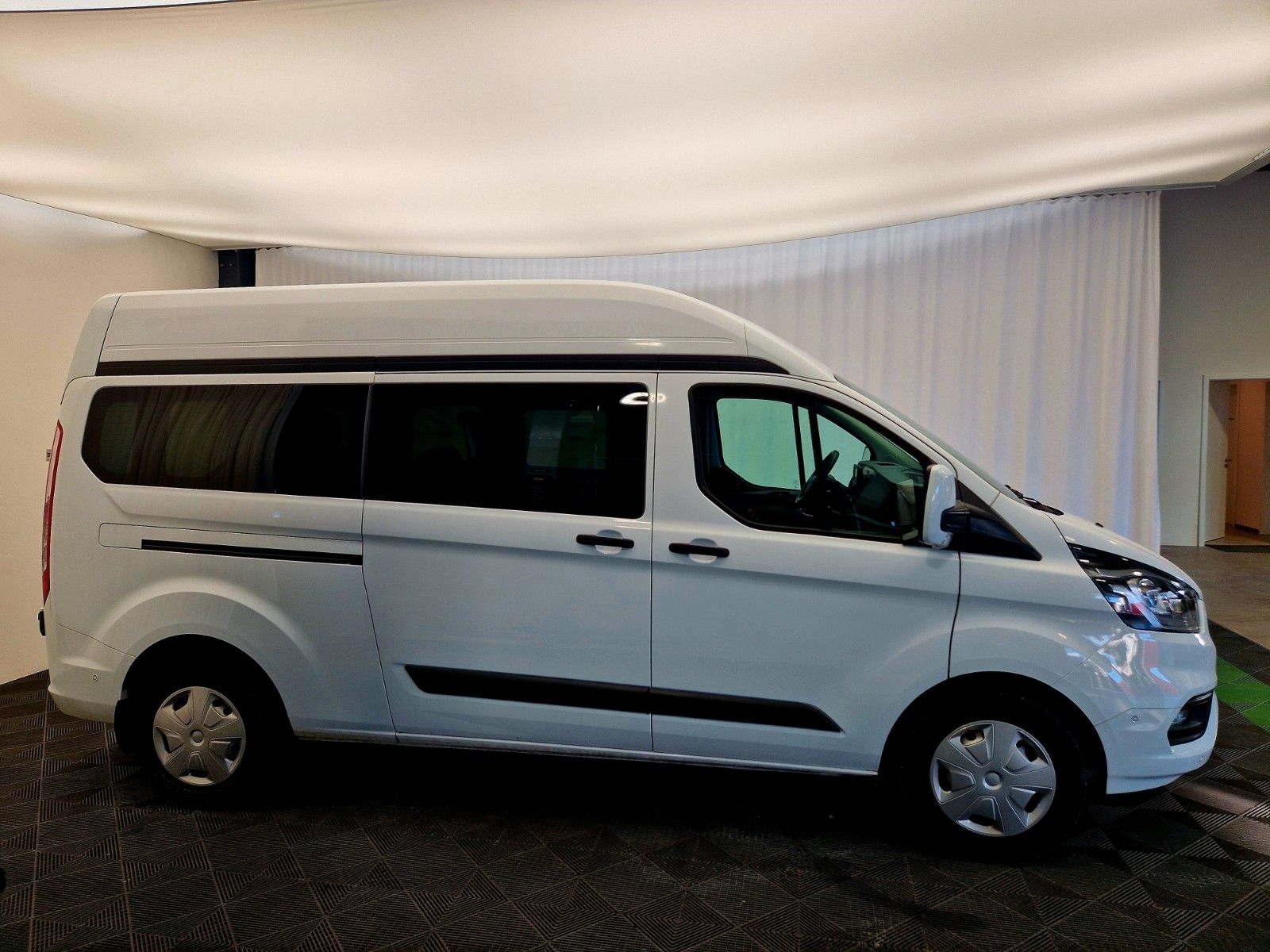 Ford Transit Custom Kombi 320 L2H2 *9Sitze,hoch&lang* imagem 2