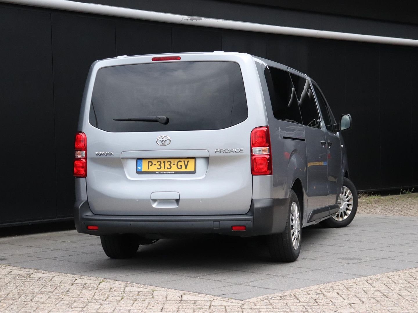 Toyota Proace Shuttle 1.5 D-4D Cool Long | 9 PERS. | CR imagem 3