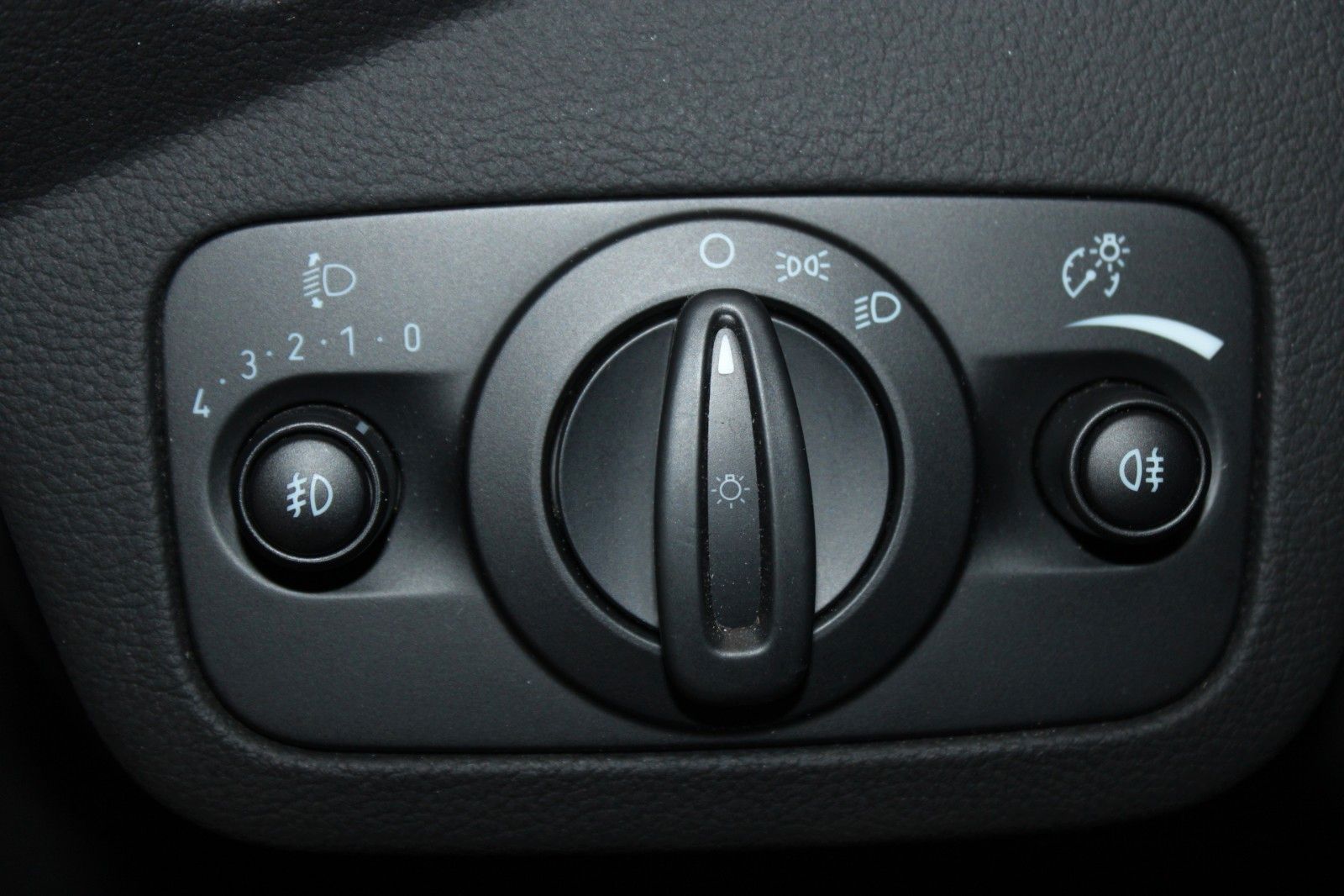 Fahrzeugabbildung Ford Kuga TREND KLIMA AHK WinterPaket Allwetter