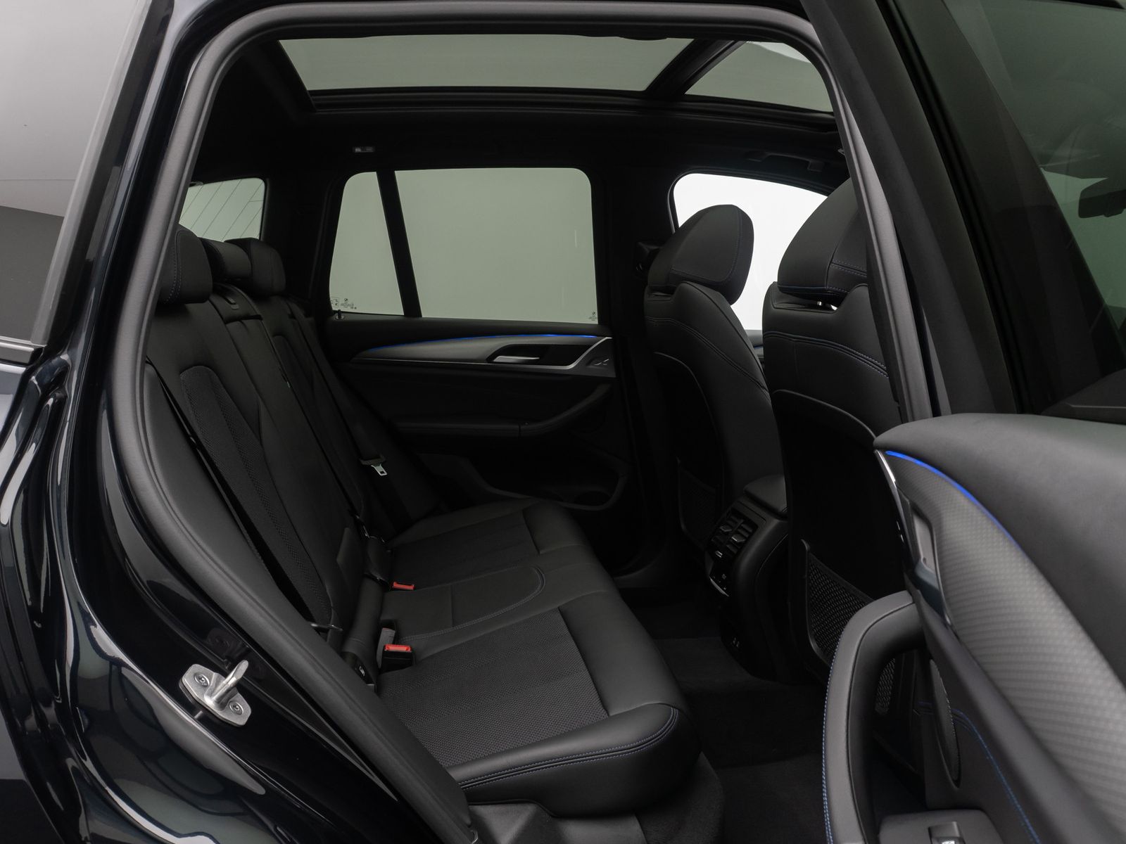 Fahrzeugabbildung BMW X3 xD30i M Sport DAB AHK Kamera Alarm HUD 20Zoll