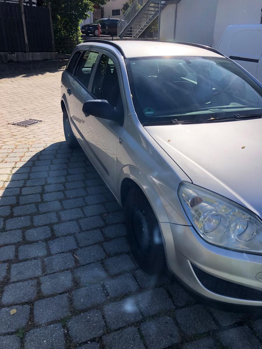 Opel Astra 2009 — салон