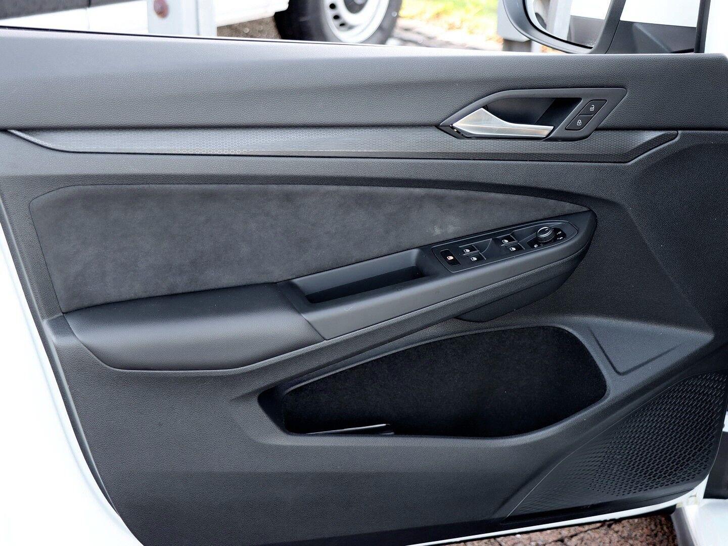 Volkswagen Golf GTI VIII 2.0 TSI OPF DSG PANO/LED/PDC/SITZH, миниатюра 14