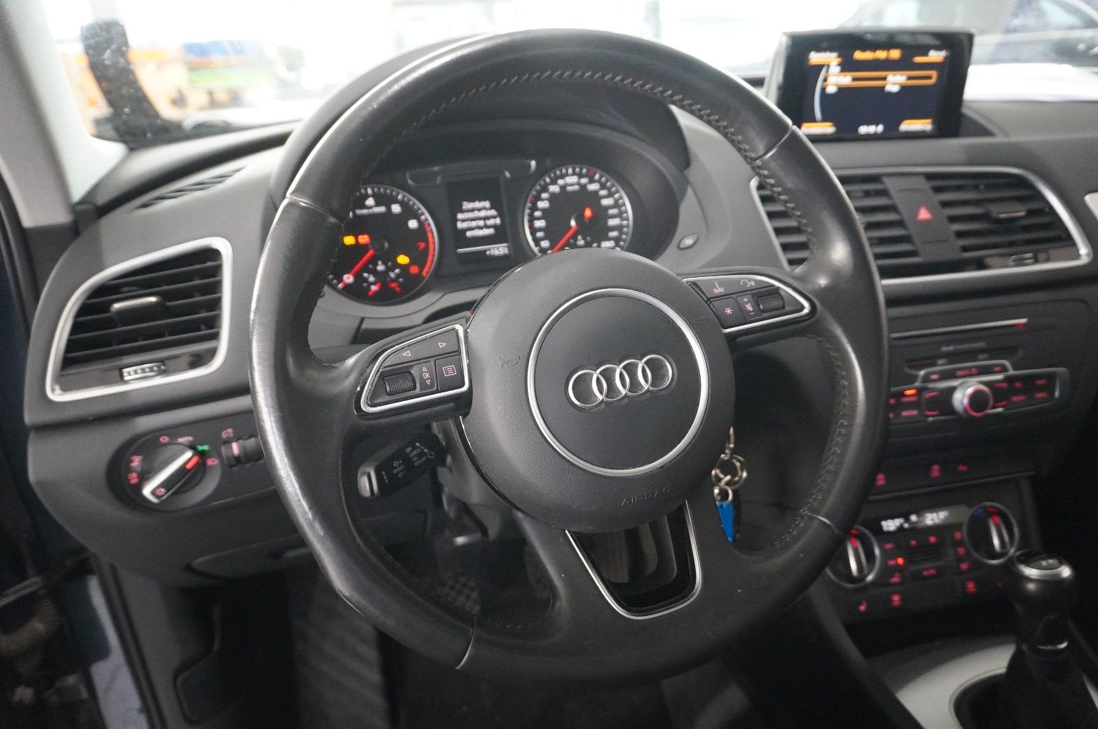 Fahrzeugabbildung Audi Q3 1.4 TFSI ULTRA SPORT NAVI/SHZ/PDC/SPORT/AHK