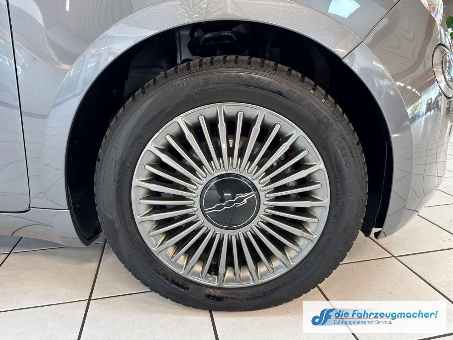 Fahrzeugabbildung Fiat 500 e Icon Navi Memory Sitze Apple CarPlay Andro