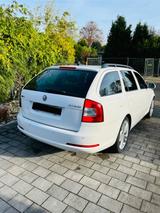 Skoda Octavia 2.0 TDI RS Combi RS - Skoda Octavia aus 2011: RS Combi