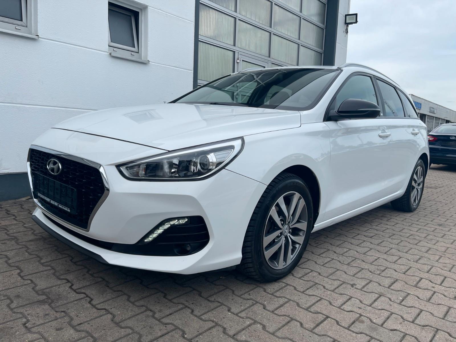 Hyundai i30 cw YES!/2HD/MWST/AUT/SHZ/KAM/TÜV neu