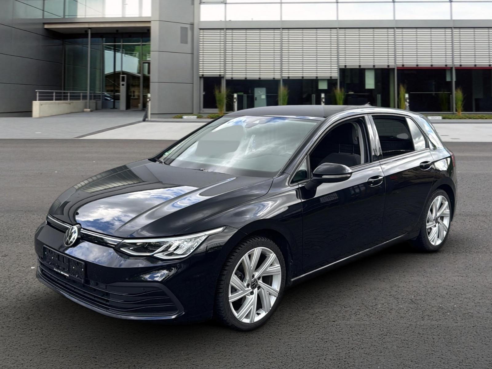 Volkswagen Golf VIII Lim. Life DSG/Navi/Virtual/ACC/SHZ