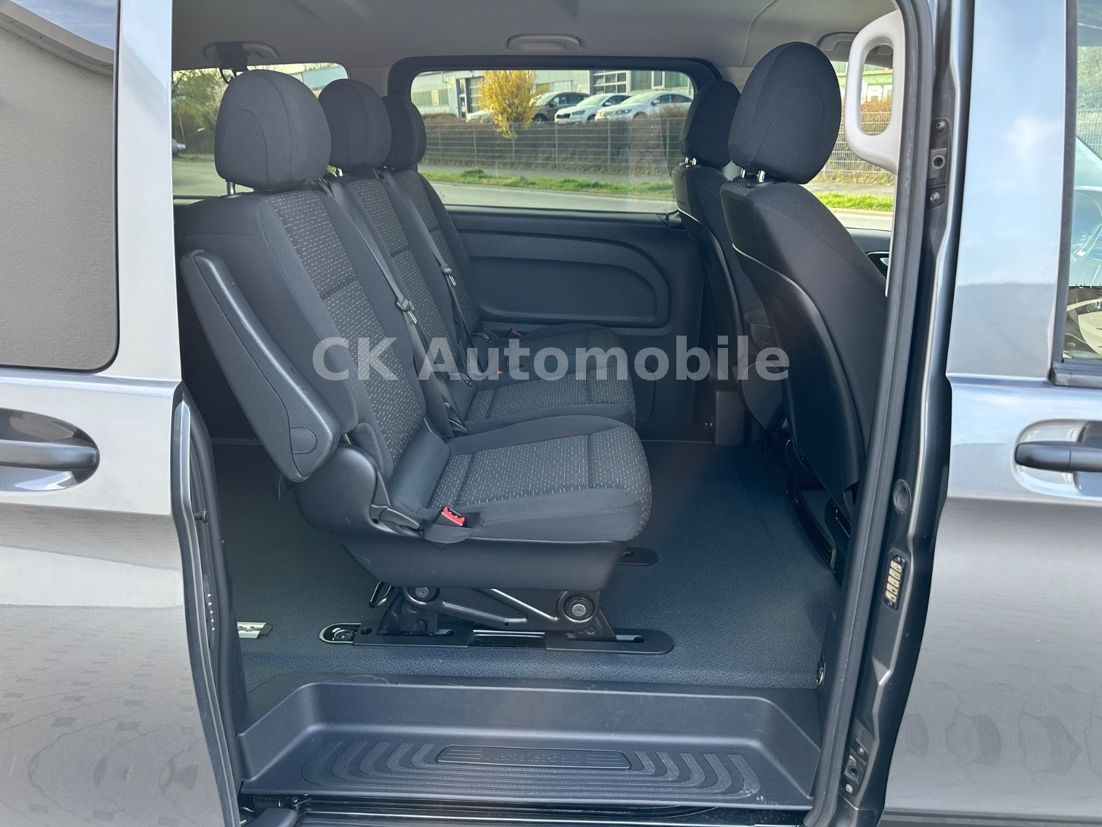 Fahrzeugabbildung Mercedes-Benz Vito 124 Mixto 4x4 lang/5Sitze/Navi/LED/Kam./AHK