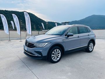 Volkswagen Tiguan - 1