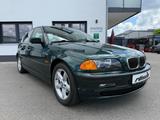BMW 320i Lim. TEILLEDER KLIMAAUTOM. XENON WENIGE KM - gebrauchte BMW 320 aus dem Jahr 2001