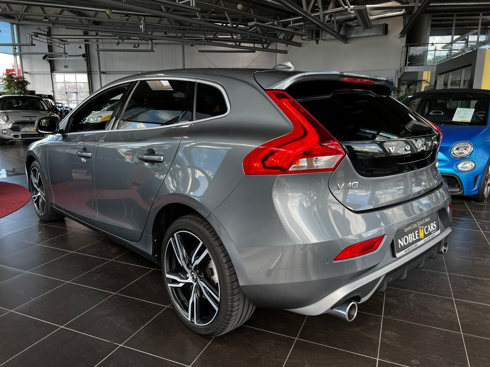 Fahrzeugabbildung Volvo V40 T3 R-Design RFK LED NAVI